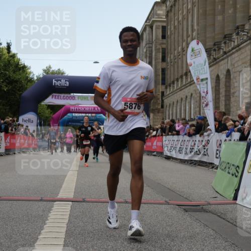 06.09.2026 - CURREX Alsterlauf Yannick Fuchs http://msf.ph/oto/10226062 06.09.2026 10:17:17 Ziel 1092, 2129, 2368, 2688, 2922, 3199, 3459, 5223, 5615, 5872, 5876, 6143 meine-sportfotos.de