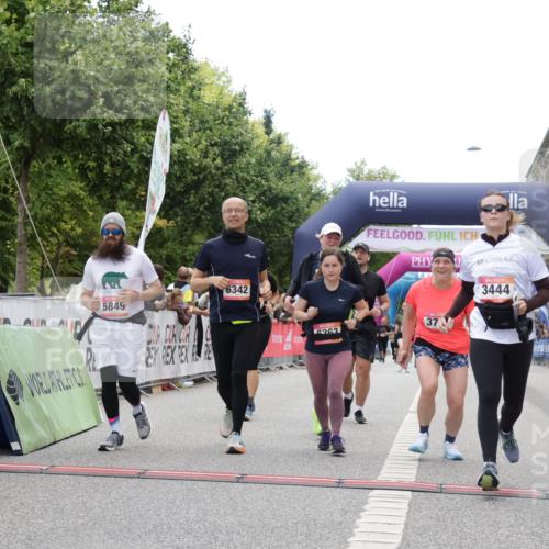 06.09.2026 - CURREX Alsterlauf Yannick Fuchs http://msf.ph/oto/10226117 06.09.2026 10:17:32 Ziel 2462, 2546, 2597, 2598, 2911, 2985, 3117, 3444, 3709, 5118, 5560, 5635, 5820, 5849, 6068, 6081, 6342, 6363, 8109 meine-sportfotos.de