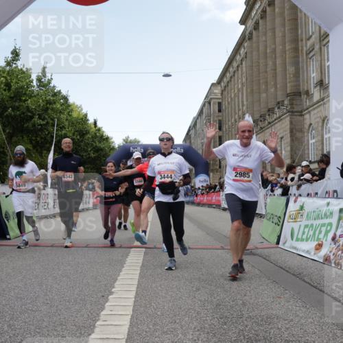 06.09.2026 - CURREX Alsterlauf Yannick Fuchs http://msf.ph/oto/10226120 06.09.2026 10:17:33 Ziel 2462, 2597, 2598, 2911, 2985, 3117, 3444, 3709, 5118, 5560, 5635, 5820, 5849, 6068, 6081, 6342, 6363, 8109 meine-sportfotos.de