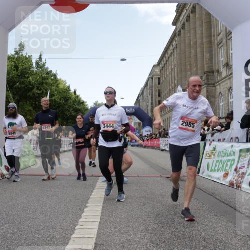 06.09.2026 - CURREX Alsterlauf Yannick Fuchs http://msf.ph/oto/10226123 06.09.2026 10:17:33 Ziel 2462, 2597, 2598, 2911, 2985, 3117, 3444, 3709, 5118, 5560, 5635, 5820, 5849, 6068, 6081, 6342, 6363, 8109 meine-sportfotos.de