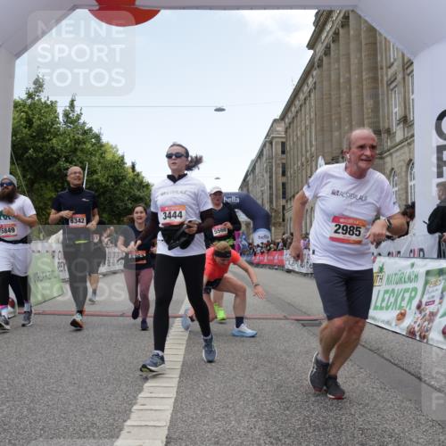 06.09.2026 - CURREX Alsterlauf Yannick Fuchs http://msf.ph/oto/10226124 06.09.2026 10:17:33 Ziel 2462, 2597, 2598, 2911, 2985, 3117, 3444, 3709, 5118, 5560, 5635, 5820, 5849, 6068, 6081, 6342, 6363, 8109 meine-sportfotos.de
