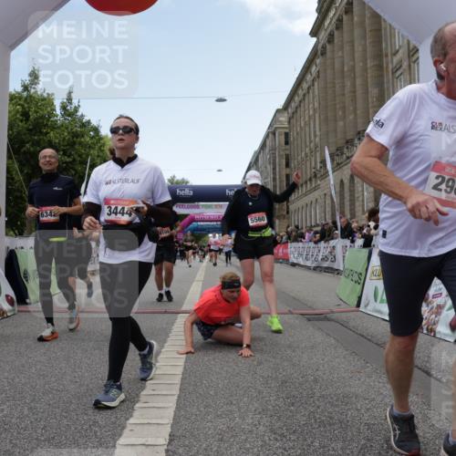 06.09.2026 - CURREX Alsterlauf Yannick Fuchs http://msf.ph/oto/10226127 06.09.2026 10:17:34 Ziel 2462, 2597, 2598, 2911, 2985, 3117, 3444, 3709, 5118, 5560, 5635, 5820, 5849, 6068, 6081, 6342, 6363, 8109 meine-sportfotos.de