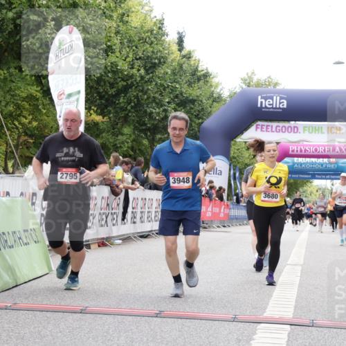 06.09.2026 - CURREX Alsterlauf Yannick Fuchs http://msf.ph/oto/10226184 06.09.2026 10:17:49 Ziel 2070, 2645, 2795, 3680, 3797, 3823, 3948, 4757, 4759, 5177 meine-sportfotos.de