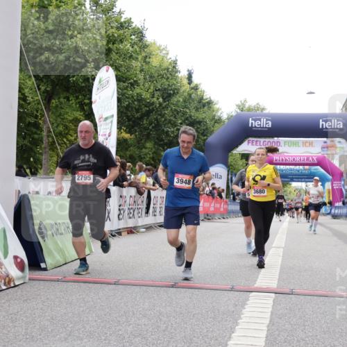 06.09.2026 - CURREX Alsterlauf Yannick Fuchs http://msf.ph/oto/10226186 06.09.2026 10:17:49 Ziel 2070, 2645, 2795, 3680, 3797, 3823, 3948, 4757, 4759, 5177 meine-sportfotos.de