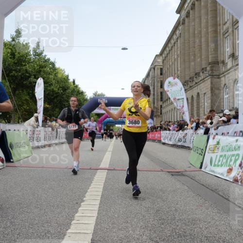 06.09.2026 - CURREX Alsterlauf Yannick Fuchs http://msf.ph/oto/10226197 06.09.2026 10:17:51 Ziel 2645, 2710, 2795, 3680, 3948, 4757, 4759, 5177 meine-sportfotos.de