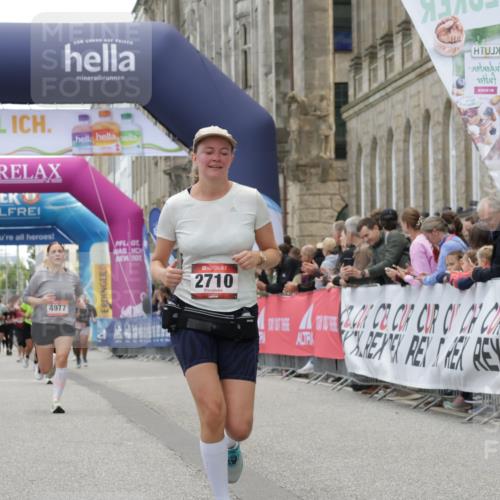 06.09.2026 - CURREX Alsterlauf Yannick Fuchs http://msf.ph/oto/10226208 06.09.2026 10:17:54 Ziel 2645, 2710, 2795, 3680, 3948, 4757, 4759, 4977, 5177 meine-sportfotos.de