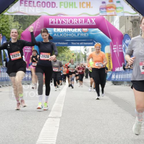 06.09.2026 - CURREX Alsterlauf Yannick Fuchs http://msf.ph/oto/10226223 06.09.2026 10:17:57 Ziel 2645, 2710, 2795, 2920, 2928, 3680, 3948, 4977, 5177 meine-sportfotos.de