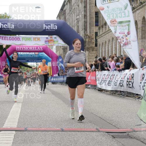 06.09.2026 - CURREX Alsterlauf Yannick Fuchs http://msf.ph/oto/10226224 06.09.2026 10:17:58 Ziel 2645, 2710, 2920, 2928, 4977, 5177 meine-sportfotos.de