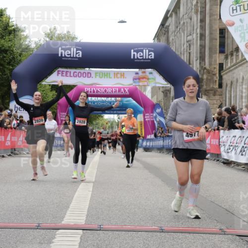 06.09.2026 - CURREX Alsterlauf Yannick Fuchs http://msf.ph/oto/10226225 06.09.2026 10:17:58 Ziel 2645, 2710, 2920, 2928, 4977, 5177 meine-sportfotos.de