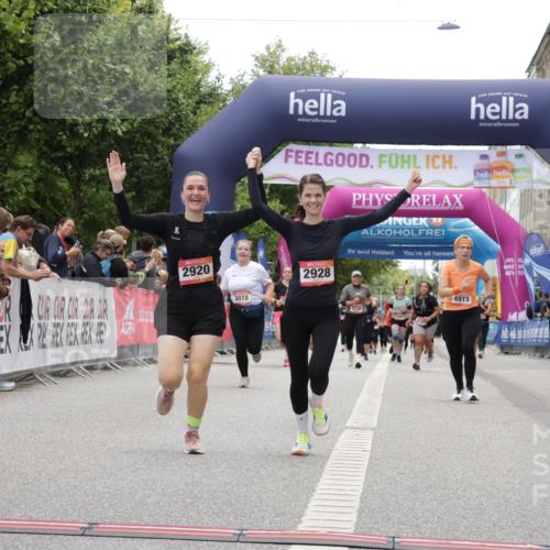 06.09.2026 - CURREX Alsterlauf Yannick Fuchs http://msf.ph/oto/10226229 06.09.2026 10:17:59 Ziel 2645, 2710, 2920, 2928, 3018, 4915, 4977 meine-sportfotos.de