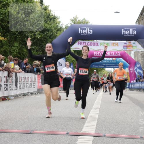 06.09.2026 - CURREX Alsterlauf Yannick Fuchs http://msf.ph/oto/10226231 06.09.2026 10:17:59 Ziel 2645, 2710, 2920, 2928, 3018, 4915, 4977 meine-sportfotos.de
