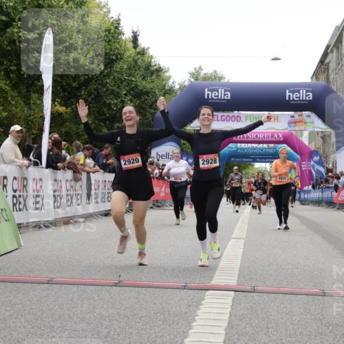 06.09.2026 - CURREX Alsterlauf Yannick Fuchs http://msf.ph/oto/10226232 06.09.2026 10:18:00 Ziel 2645, 2710, 2920, 2928, 3018, 4915, 4977 meine-sportfotos.de