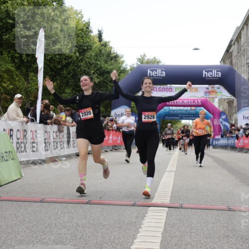 06.09.2026 - CURREX Alsterlauf Yannick Fuchs http://msf.ph/oto/10226233 06.09.2026 10:18:00 Ziel 2645, 2710, 2920, 2928, 3018, 4915, 4977 meine-sportfotos.de