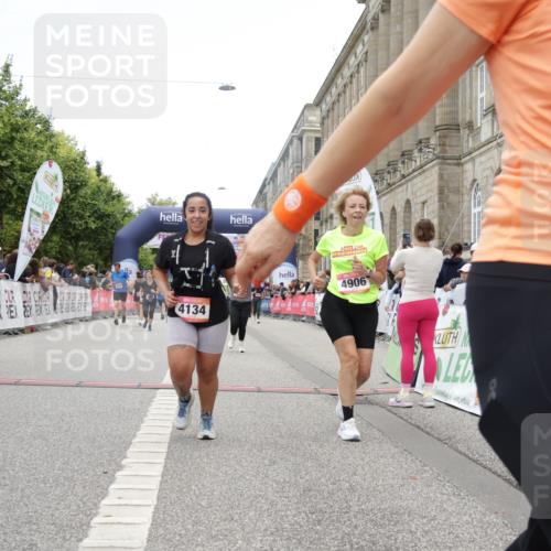 06.09.2026 - CURREX Alsterlauf Yannick Fuchs http://msf.ph/oto/10226271 06.09.2026 10:18:08 Ziel 1297, 2026, 2208, 2209, 2920, 2928, 3018, 3917, 4134, 4232, 4906, 4915 meine-sportfotos.de