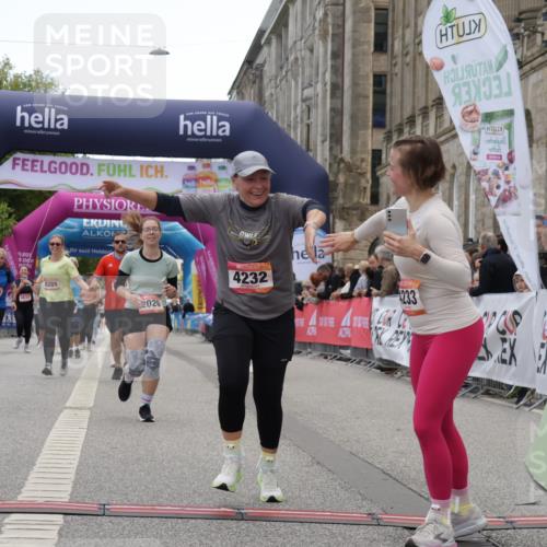 06.09.2026 - CURREX Alsterlauf Yannick Fuchs http://msf.ph/oto/10226281 06.09.2026 10:18:10 Ziel 1297, 2026, 2208, 2209, 3018, 3917, 4134, 4232, 4906, 4915, 6339, 8290 meine-sportfotos.de
