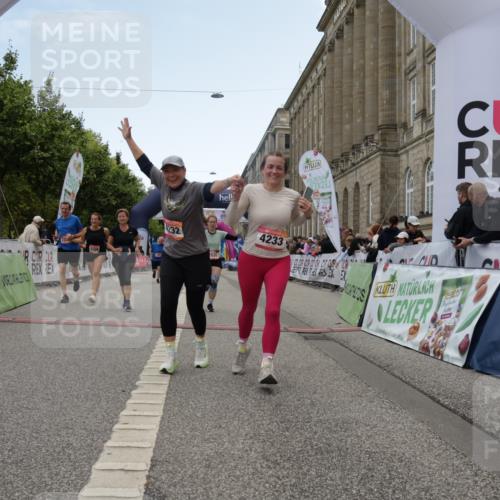 06.09.2026 - CURREX Alsterlauf Yannick Fuchs http://msf.ph/oto/10226287 06.09.2026 10:18:11 Ziel 1297, 2026, 2208, 2209, 2262, 3018, 3917, 4134, 4232, 4906, 4915, 6339, 8290 meine-sportfotos.de