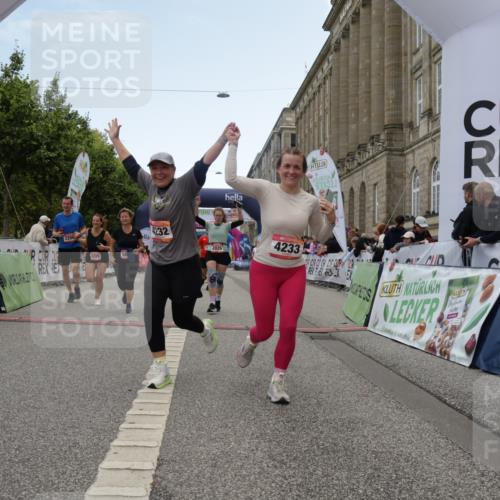 06.09.2026 - CURREX Alsterlauf Yannick Fuchs http://msf.ph/oto/10226288 06.09.2026 10:18:11 Ziel 1297, 2026, 2208, 2209, 2262, 3018, 3917, 4134, 4232, 4906, 4915, 6339, 8290 meine-sportfotos.de