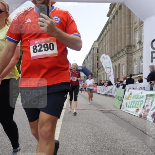 06.09.2026 - CURREX Alsterlauf Yannick Fuchs http://msf.ph/oto/10226315 06.09.2026 10:18:17 Ziel 2026, 2208, 2209, 2262, 3083, 3682, 3683, 4232, 4391, 4479, 4632, 4644, 5050, 5572, 6339, 8290 meine-sportfotos.de