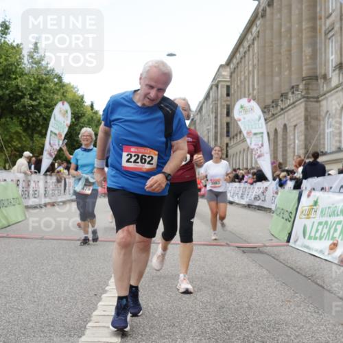 06.09.2026 - CURREX Alsterlauf Yannick Fuchs http://msf.ph/oto/10226317 06.09.2026 10:18:18 Ziel 2026, 2208, 2209, 2262, 3083, 3682, 3683, 4186, 4391, 4479, 4632, 4644, 5050, 5572, 6339, 8290 meine-sportfotos.de