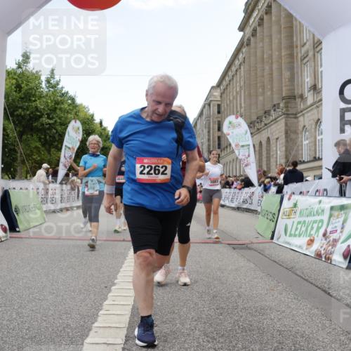 06.09.2026 - CURREX Alsterlauf Yannick Fuchs http://msf.ph/oto/10226318 06.09.2026 10:18:18 Ziel 2026, 2208, 2209, 2262, 3083, 3682, 3683, 4186, 4391, 4479, 4632, 4644, 5050, 5572, 6339, 8290 meine-sportfotos.de