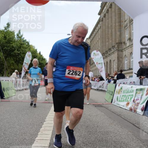 06.09.2026 - CURREX Alsterlauf Yannick Fuchs http://msf.ph/oto/10226319 06.09.2026 10:18:18 Ziel 2026, 2208, 2209, 2262, 3083, 3682, 3683, 4186, 4391, 4479, 4632, 4644, 5050, 5572, 6339, 8290 meine-sportfotos.de