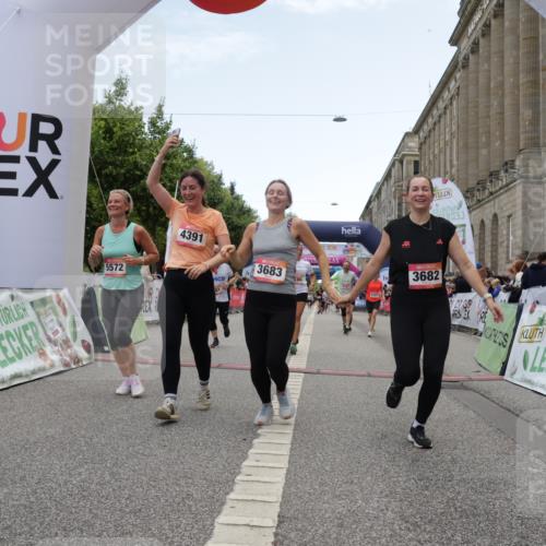 06.09.2026 - CURREX Alsterlauf Yannick Fuchs http://msf.ph/oto/10226339 06.09.2026 10:18:22 Ziel 2262, 2381, 3083, 3682, 3683, 4107, 4186, 4391, 4479, 4632, 4644, 5050, 5572, 6321, 6322, 6339, 8290 meine-sportfotos.de