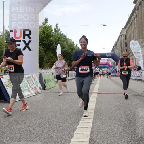 06.09.2026 - CURREX Alsterlauf Yannick Fuchs http://msf.ph/oto/10226412 06.09.2026 10:18:40 Ziel 2271, 2287, 2651, 2656, 2960, 3052, 3421, 3875, 3879, 4648, 5394, 8001 meine-sportfotos.de