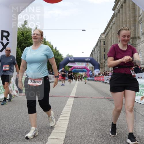 06.09.2026 - CURREX Alsterlauf Yannick Fuchs http://msf.ph/oto/10226496 06.09.2026 10:18:59 Ziel 2157, 3253, 3272, 3324, 3325, 4044, 4500, 5037, 6305, 6335 meine-sportfotos.de