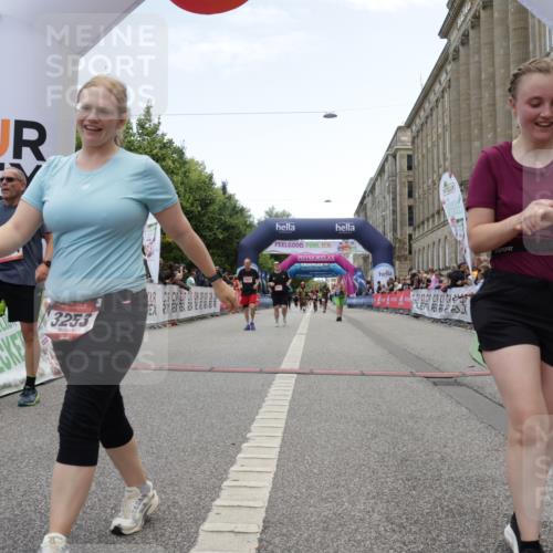 06.09.2026 - CURREX Alsterlauf Yannick Fuchs http://msf.ph/oto/10226497 06.09.2026 10:18:59 Ziel 2157, 3253, 3272, 3324, 3325, 4044, 4500, 5037, 6305, 6335 meine-sportfotos.de