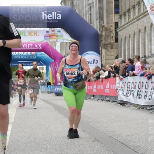 06.09.2026 - CURREX Alsterlauf Yannick Fuchs http://msf.ph/oto/10226509 06.09.2026 10:19:04 Ziel 3253, 3272, 4044, 4102, 5037, 5662, 6305 meine-sportfotos.de