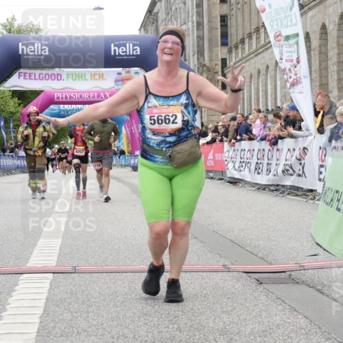 06.09.2026 - CURREX Alsterlauf Yannick Fuchs http://msf.ph/oto/10226513 06.09.2026 10:19:06 Ziel 2441, 4102, 5037, 5662, 5752, 5753, 5779, 6305, 8257 meine-sportfotos.de