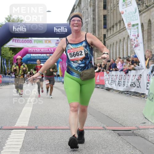 06.09.2026 - CURREX Alsterlauf Yannick Fuchs http://msf.ph/oto/10226514 06.09.2026 10:19:06 Ziel 2441, 4102, 5037, 5662, 5752, 5753, 5779, 6305, 8257 meine-sportfotos.de