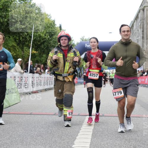 06.09.2026 - CURREX Alsterlauf Yannick Fuchs http://msf.ph/oto/10226527 06.09.2026 10:19:11 Ziel 2441, 4102, 5662, 5752, 5753, 5779, 6305, 8257 meine-sportfotos.de
