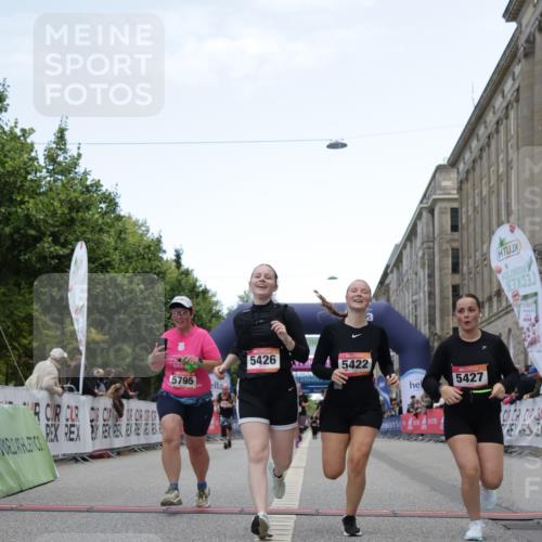 06.09.2026 - CURREX Alsterlauf Yannick Fuchs http://msf.ph/oto/10226563 06.09.2026 10:19:26 Ziel 2819, 2837, 3207, 3669, 3713, 4665, 5422, 5426, 5427, 5788, 5795 meine-sportfotos.de