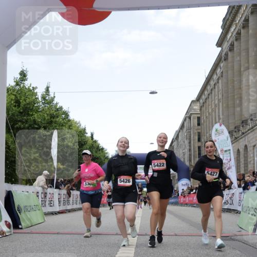 06.09.2026 - CURREX Alsterlauf Yannick Fuchs http://msf.ph/oto/10226564 06.09.2026 10:19:26 Ziel 2819, 2837, 3207, 3669, 3713, 4665, 5422, 5426, 5427, 5788, 5795 meine-sportfotos.de