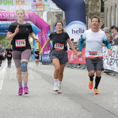 06.09.2026 - CURREX Alsterlauf Yannick Fuchs http://msf.ph/oto/10226576 06.09.2026 10:19:31 Ziel 2292, 2293, 3713, 5042, 5043, 5195, 5196, 5376, 5422, 5426, 5427, 5648, 5795 meine-sportfotos.de