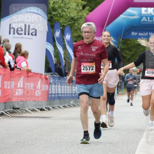 06.09.2026 - CURREX Alsterlauf Yannick Fuchs http://msf.ph/oto/10226731 06.09.2026 10:20:20 Ziel 2366, 2572, 2995, 3204, 3308, 5028, 5350 meine-sportfotos.de