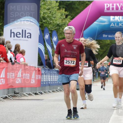 06.09.2026 - CURREX Alsterlauf Yannick Fuchs http://msf.ph/oto/10226732 06.09.2026 10:20:20 Ziel 2366, 2572, 2995, 3204, 3308, 5028, 5350 meine-sportfotos.de