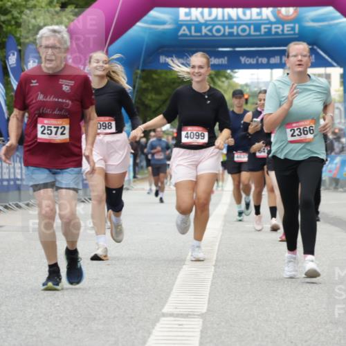 06.09.2026 - CURREX Alsterlauf Yannick Fuchs http://msf.ph/oto/10226736 06.09.2026 10:20:21 Ziel 2366, 2572, 2995, 3204, 3308, 4098, 4099, 5028, 5350 meine-sportfotos.de