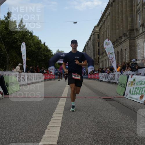 06.09.2026 - CURREX Alsterlauf Yannick Fuchs http://msf.ph/oto/10226794 06.09.2026 10:20:36 Ziel 3026, 4635, 5305, 6413 meine-sportfotos.de