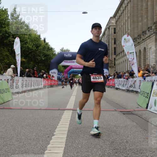 06.09.2026 - CURREX Alsterlauf Yannick Fuchs http://msf.ph/oto/10226796 06.09.2026 10:20:37 Ziel 3026, 4635, 5305, 6413 meine-sportfotos.de