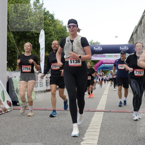 06.09.2026 - CURREX Alsterlauf Yannick Fuchs http://msf.ph/oto/10226897 06.09.2026 10:21:05 Ziel 2754, 2755, 2757, 2885, 3406, 3495, 3579, 4436, 4562, 5136, 5562, 5806, 6403, 6404 meine-sportfotos.de