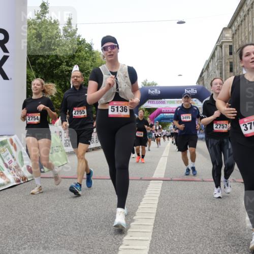 06.09.2026 - CURREX Alsterlauf Yannick Fuchs http://msf.ph/oto/10226899 06.09.2026 10:21:05 Ziel 2754, 2755, 2757, 2885, 3406, 3495, 3579, 4436, 4562, 5136, 5562, 5806, 6403, 6404 meine-sportfotos.de