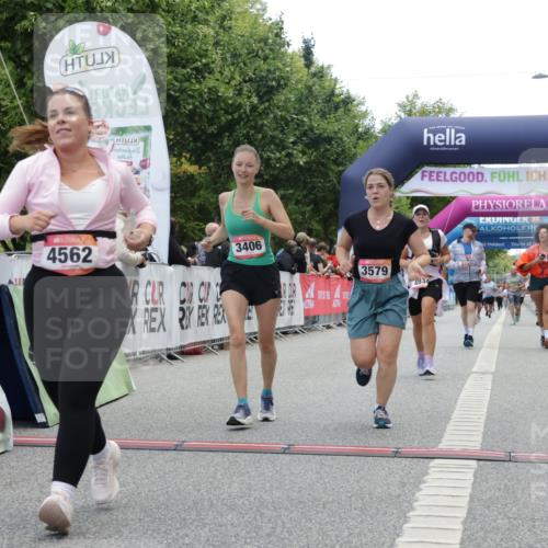 06.09.2026 - CURREX Alsterlauf Yannick Fuchs http://msf.ph/oto/10226913 06.09.2026 10:21:09 Ziel 2754, 2755, 2757, 3406, 3495, 3579, 4436, 4562, 4934, 5136, 5562, 8255 meine-sportfotos.de