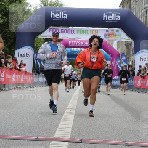 06.09.2026 - CURREX Alsterlauf Yannick Fuchs http://msf.ph/oto/10226921 06.09.2026 10:21:12 Ziel 2754, 2755, 2757, 3406, 3495, 3579, 4436, 4562, 4934, 5562, 5824, 8255 meine-sportfotos.de