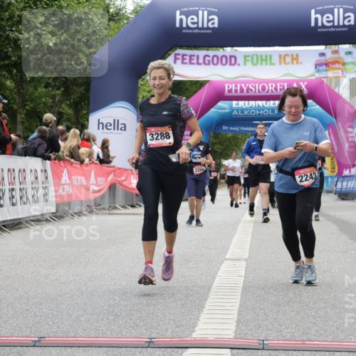 06.09.2026 - CURREX Alsterlauf Yannick Fuchs http://msf.ph/oto/10226957 06.09.2026 10:22:50 Ziel 2243, 2751, 2774, 3288, 3372, 5289, 5358, 6489, 8074, 8119 meine-sportfotos.de