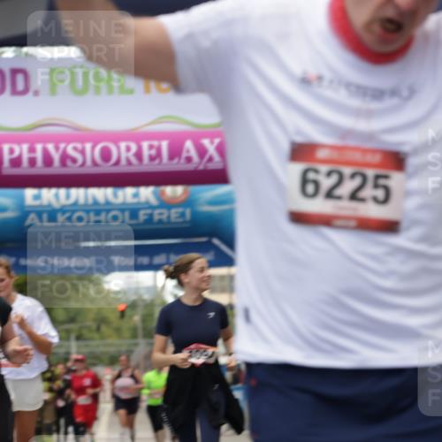 06.09.2026 - CURREX Alsterlauf Yannick Fuchs http://msf.ph/oto/10226993 06.09.2026 10:23:05 Ziel 2987, 3275, 4813, 6225 meine-sportfotos.de
