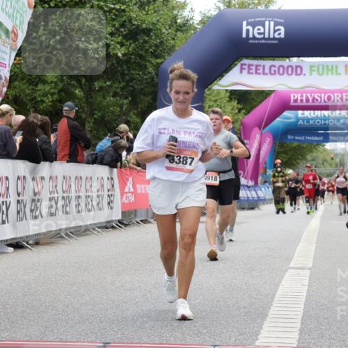 06.09.2026 - CURREX Alsterlauf Yannick Fuchs http://msf.ph/oto/10227010 06.09.2026 10:23:11 Ziel 2987, 4093, 4094, 4918, 6225, 6387 meine-sportfotos.de