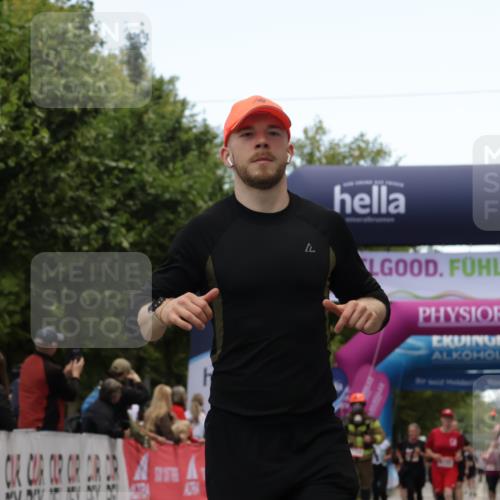 06.09.2026 - CURREX Alsterlauf Yannick Fuchs http://msf.ph/oto/10227024 06.09.2026 10:23:18 Ziel 2945, 3305, 4093, 4094, 4918, 5980, 6387 meine-sportfotos.de