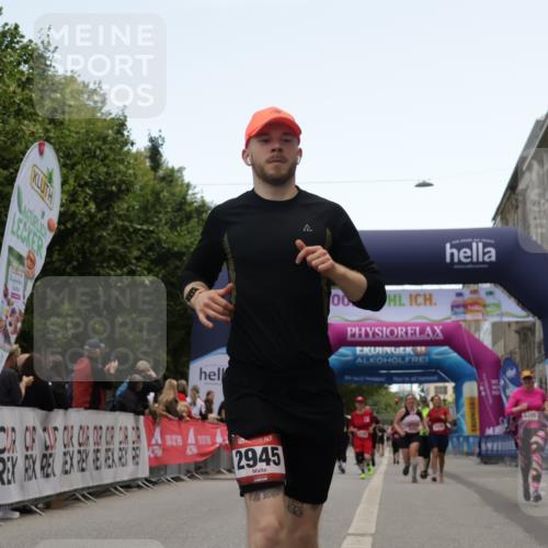 06.09.2026 - CURREX Alsterlauf Yannick Fuchs http://msf.ph/oto/10227027 06.09.2026 10:23:19 Ziel 2945, 3305, 4918, 5980, 6387 meine-sportfotos.de
